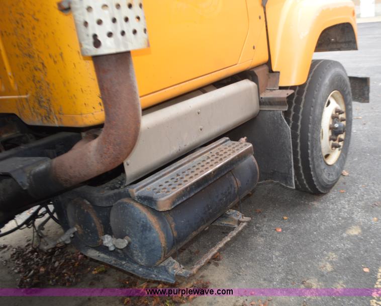 image for item L4540 2002 International F2554 dump truck