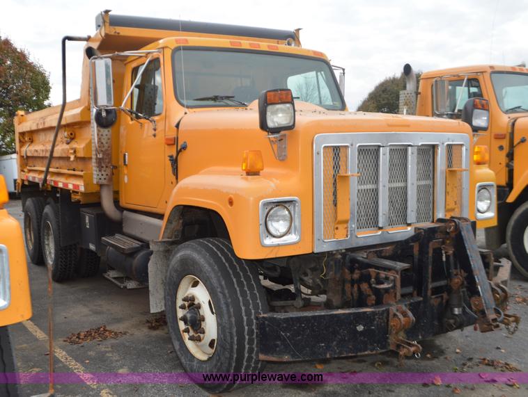 image for item L4540 2002 International F2554 dump truck