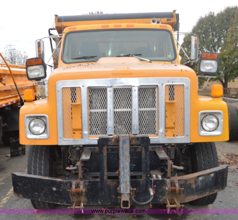 image for item L4540 2002 International F2554 dump truck