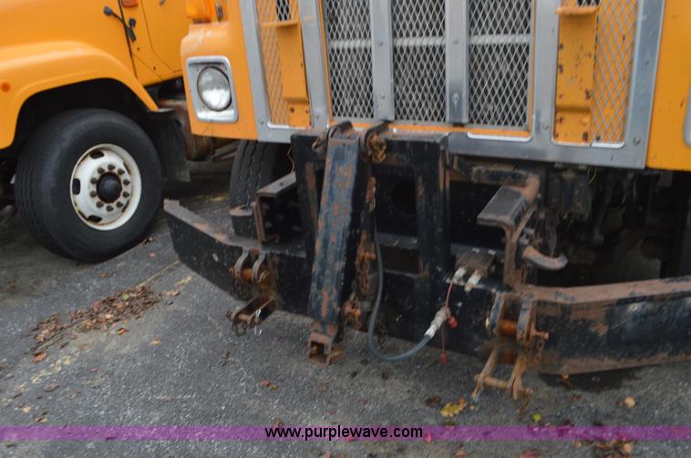 image for item L4540 2002 International F2554 dump truck