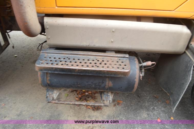 image for item L4540 2002 International F2554 dump truck