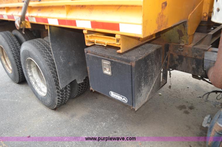 image for item L4540 2002 International F2554 dump truck