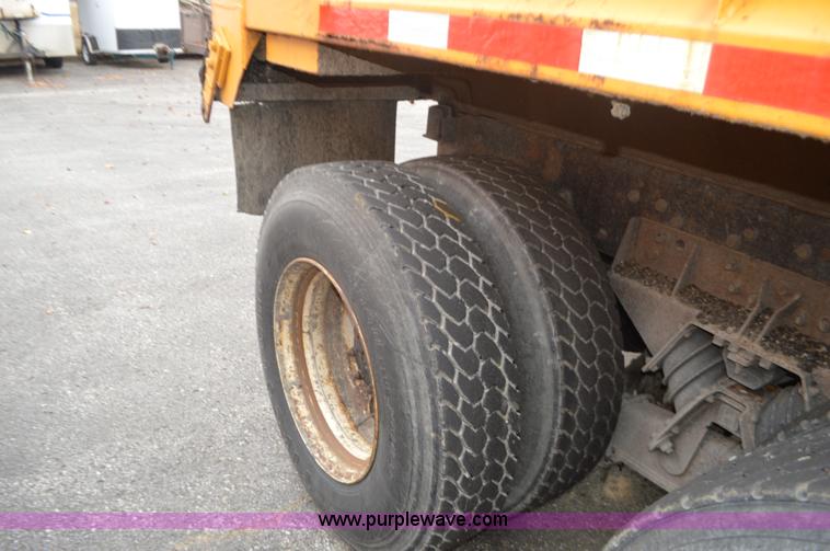 image for item L4540 2002 International F2554 dump truck