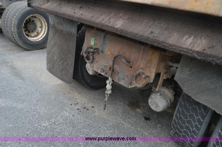 image for item L4540 2002 International F2554 dump truck