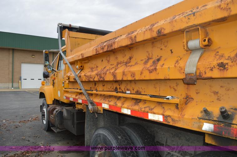 image for item L4540 2002 International F2554 dump truck