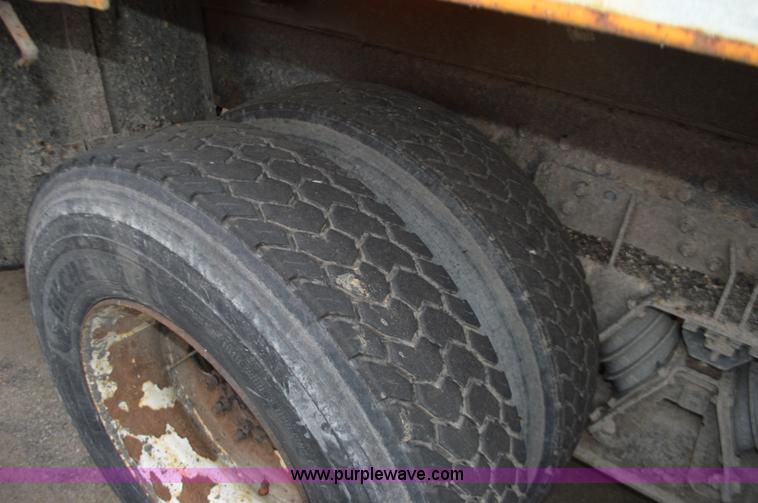 image for item L4540 2002 International F2554 dump truck