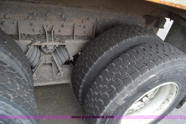 image for item L4540 2002 International F2554 dump truck