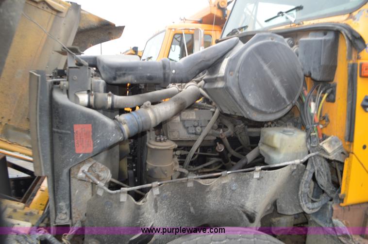 image for item L4540 2002 International F2554 dump truck