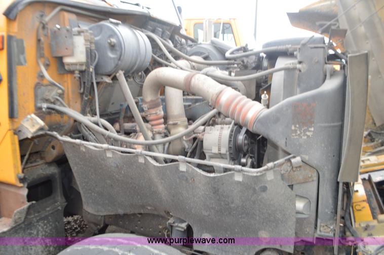 image for item L4540 2002 International F2554 dump truck