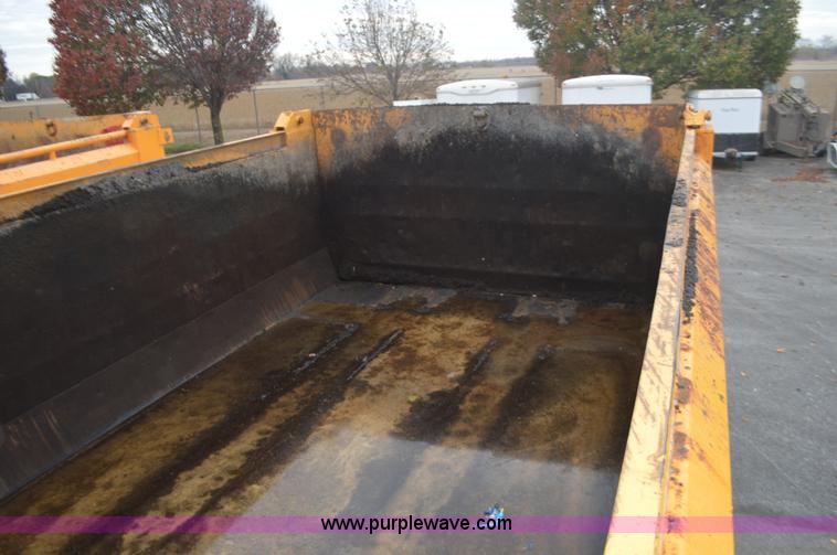 image for item L4540 2002 International F2554 dump truck