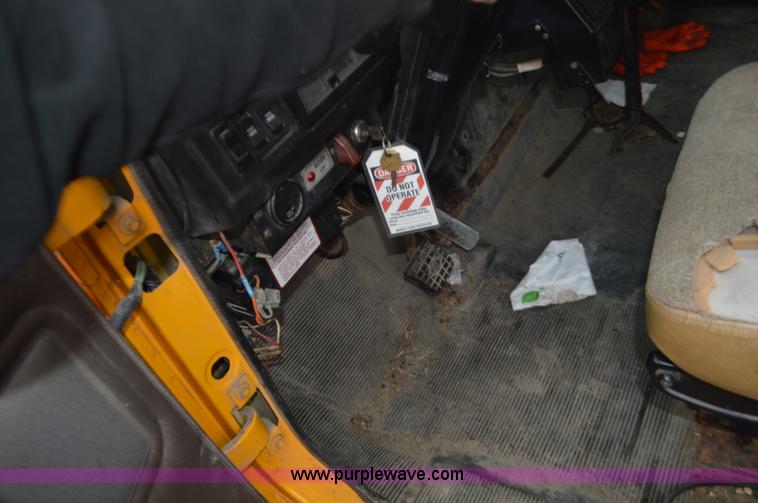 image for item L4540 2002 International F2554 dump truck