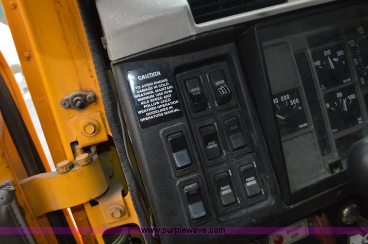 image for item L4540 2002 International F2554 dump truck