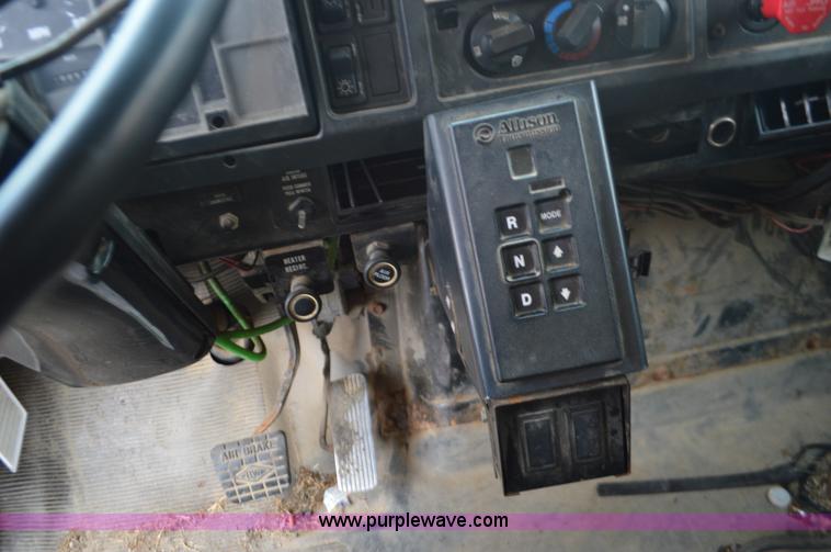 image for item L4540 2002 International F2554 dump truck