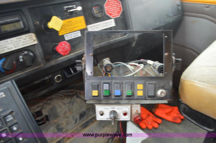 image for item L4540 2002 International F2554 dump truck