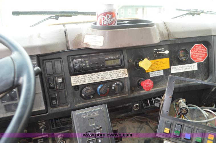 image for item L4540 2002 International F2554 dump truck