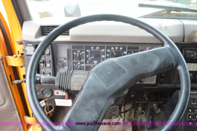 image for item L4540 2002 International F2554 dump truck