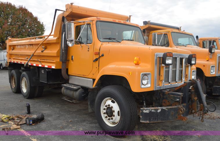 image for item L4541 2002 International F2554 dump truck