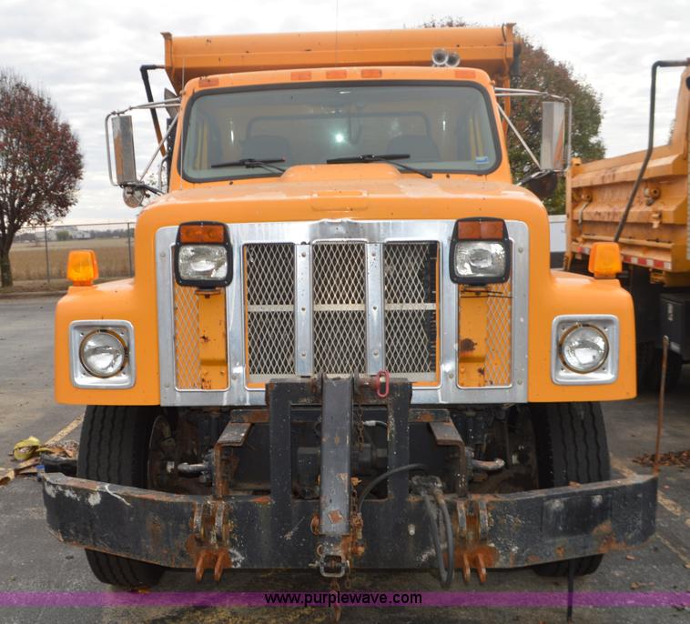 image for item L4541 2002 International F2554 dump truck