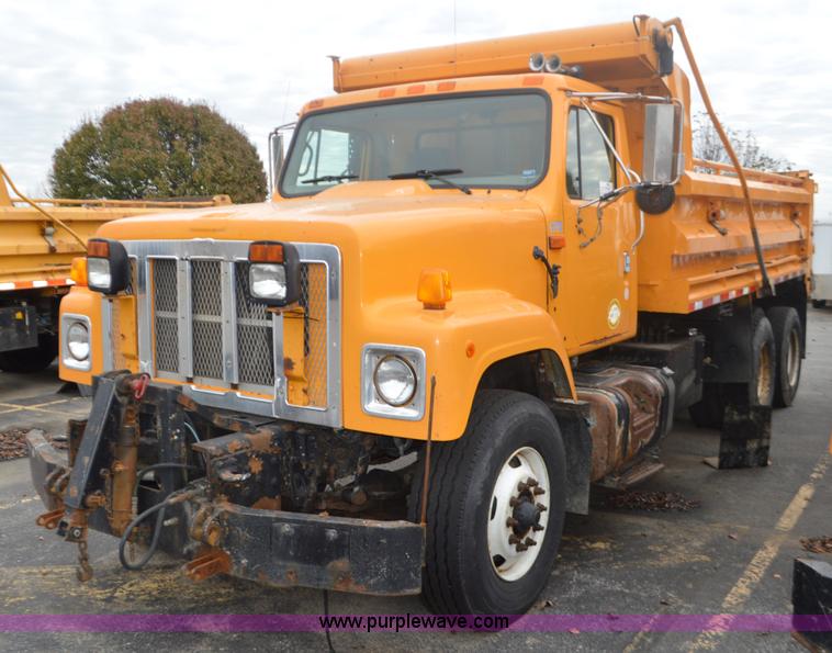 image for item L4541 2002 International F2554 dump truck