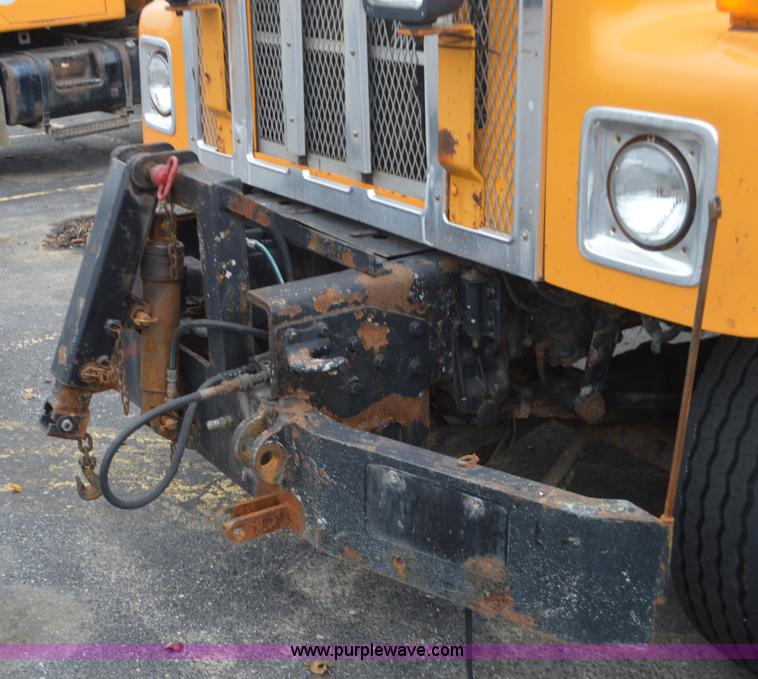 image for item L4541 2002 International F2554 dump truck