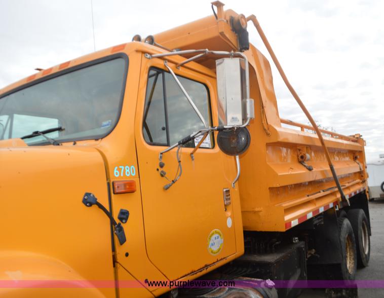 image for item L4541 2002 International F2554 dump truck