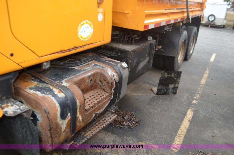 image for item L4541 2002 International F2554 dump truck