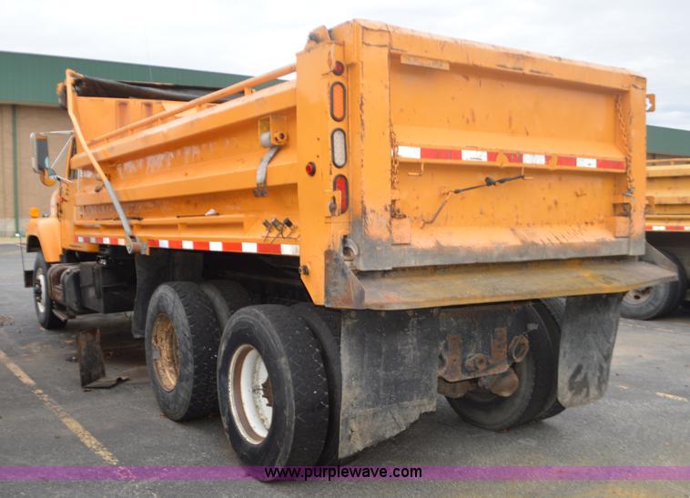 image for item L4541 2002 International F2554 dump truck