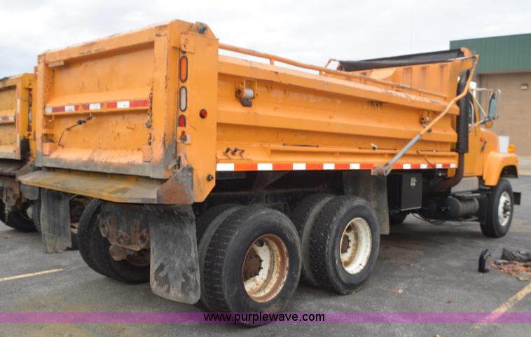 image for item L4541 2002 International F2554 dump truck