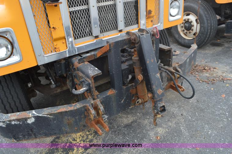 image for item L4541 2002 International F2554 dump truck