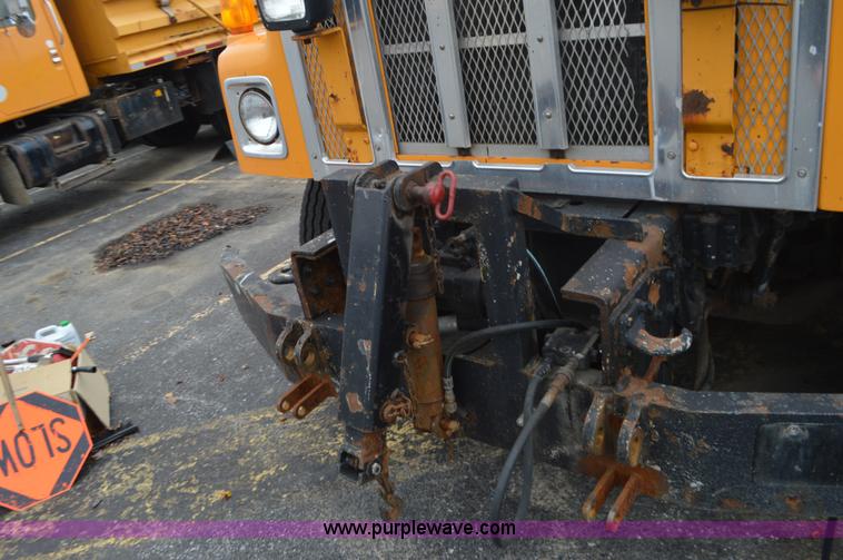 image for item L4541 2002 International F2554 dump truck