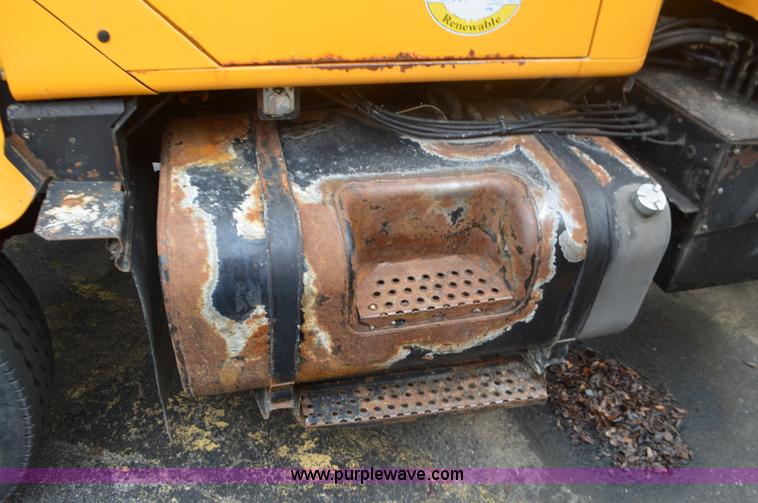 image for item L4541 2002 International F2554 dump truck