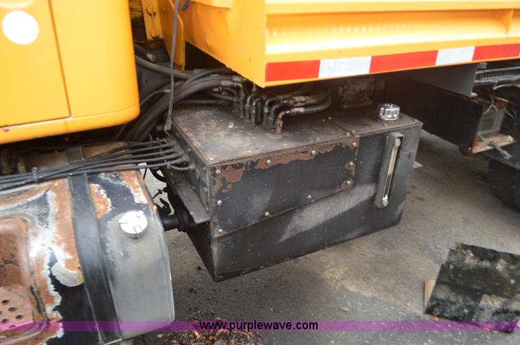 image for item L4541 2002 International F2554 dump truck