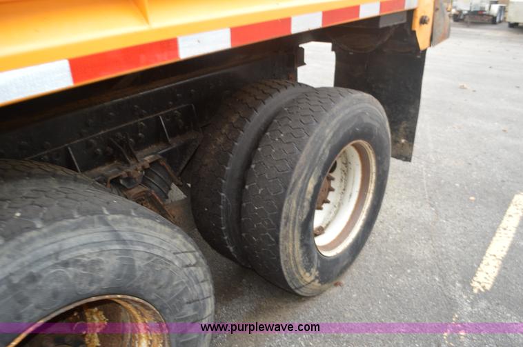 image for item L4541 2002 International F2554 dump truck