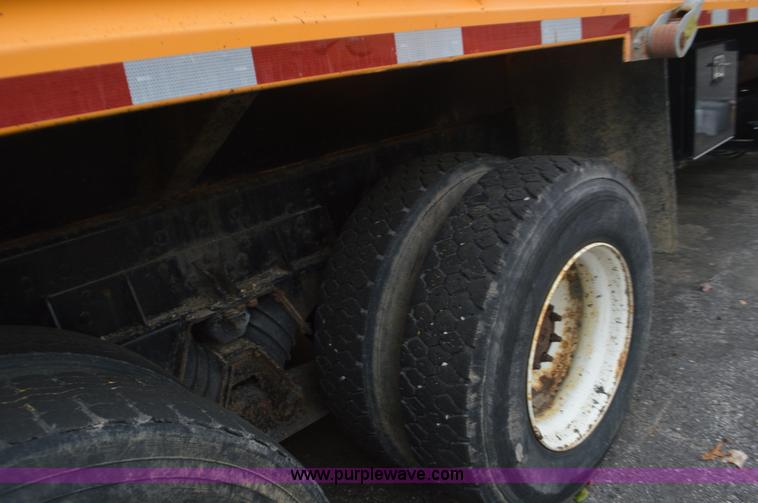 image for item L4541 2002 International F2554 dump truck
