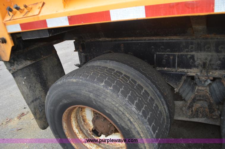 image for item L4541 2002 International F2554 dump truck