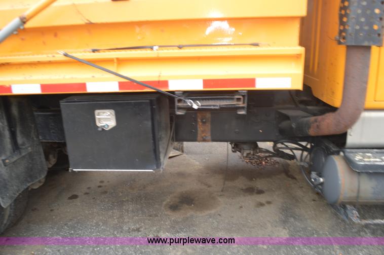 image for item L4541 2002 International F2554 dump truck