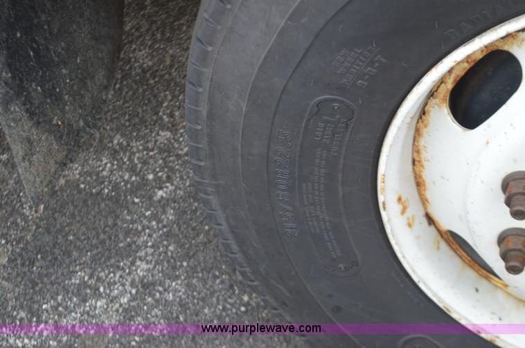 image for item L4541 2002 International F2554 dump truck