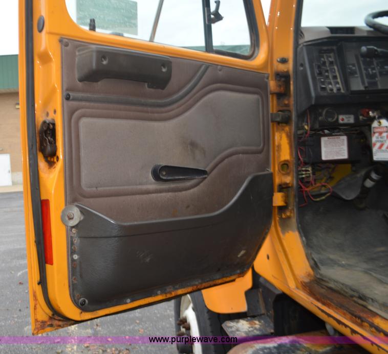 image for item L4541 2002 International F2554 dump truck
