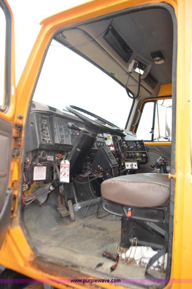 image for item L4541 2002 International F2554 dump truck