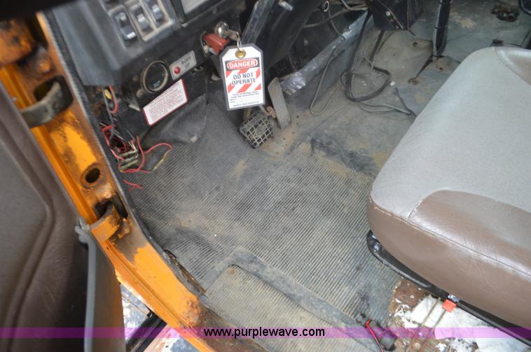 image for item L4541 2002 International F2554 dump truck