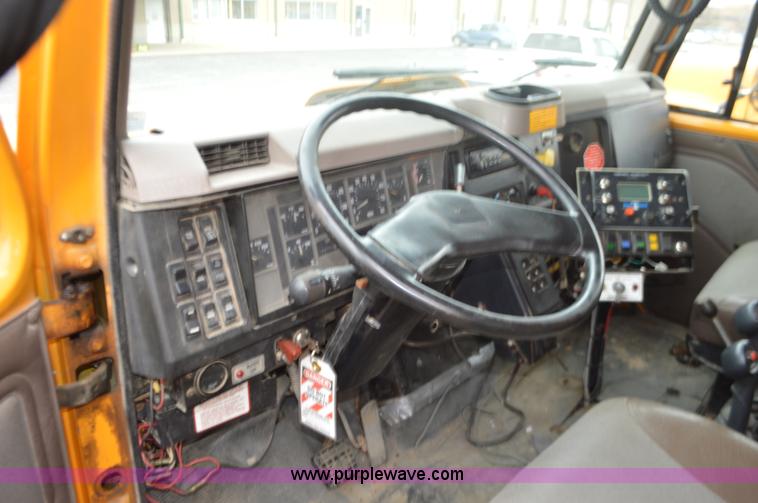 image for item L4541 2002 International F2554 dump truck