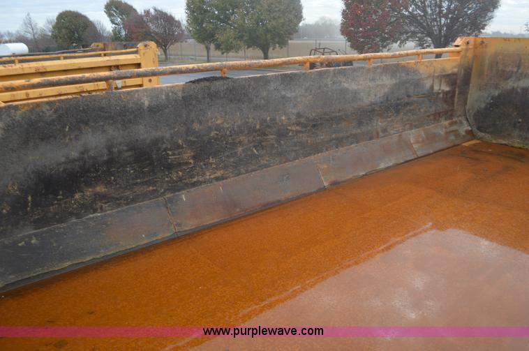 image for item L4541 2002 International F2554 dump truck