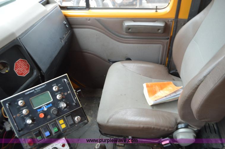 image for item L4541 2002 International F2554 dump truck