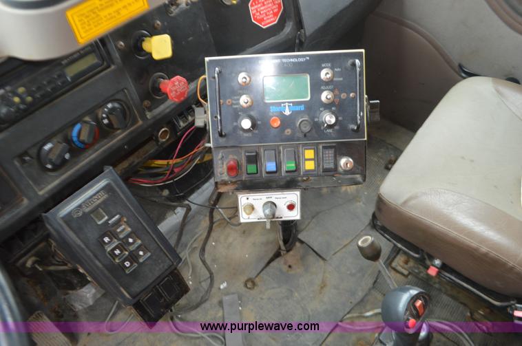 image for item L4541 2002 International F2554 dump truck