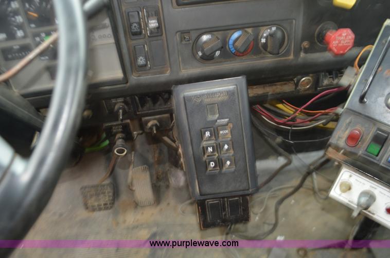 image for item L4541 2002 International F2554 dump truck