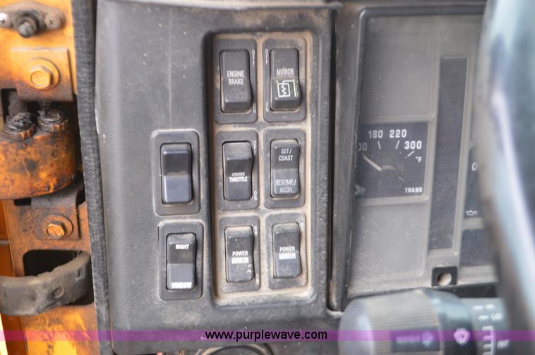 image for item L4541 2002 International F2554 dump truck