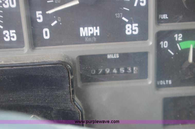 image for item L4541 2002 International F2554 dump truck