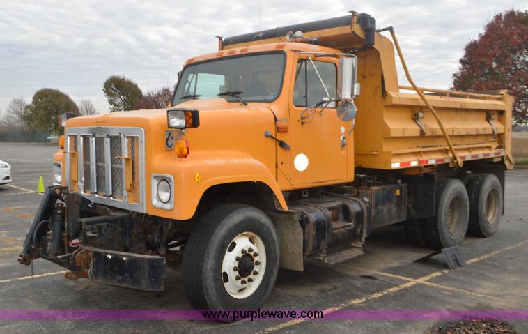 image for item L4542 2002 International F2554 dump truck