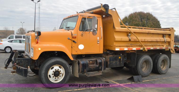 image for item L4542 2002 International F2554 dump truck