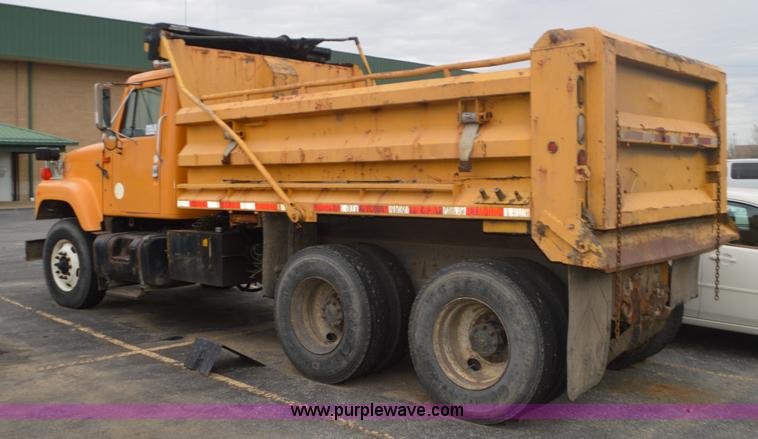image for item L4542 2002 International F2554 dump truck